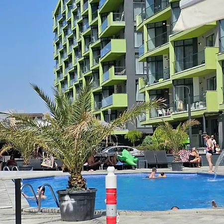Deluxe Family Studio Beach & Pool Prima Linie La Mare Parking Apartment