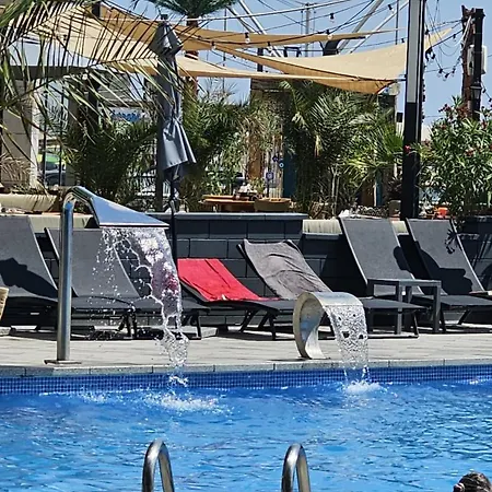 Deluxe Family Studio Beach & Pool Prima Linie La Mare Parking Apartment *