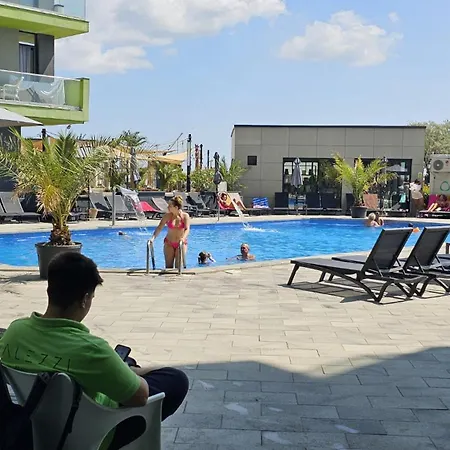 Deluxe Family Studio Beach & Pool Prima Linie La Mare Parking アパート *