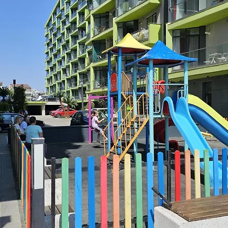Deluxe Family Studio Beach & Pool Prima Linie La Mare Parking
