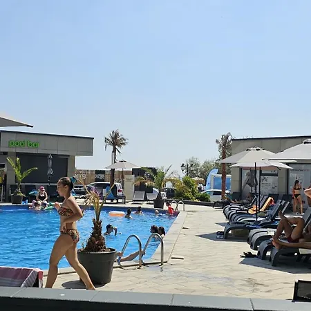 Deluxe Family Studio Beach & Pool Prima Linie La Mare Parking Apartment Năvodari