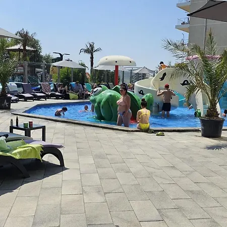 Deluxe Family Studio Beach & Pool Prima Linie La Mare Parking アパート *
