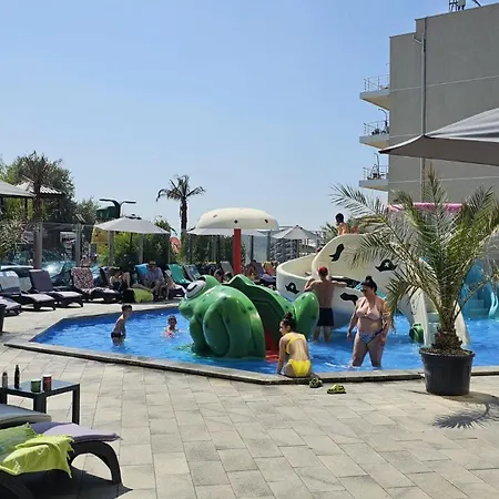 Deluxe Family Studio Beach & Pool Prima Linie La Mare Parking アパート *