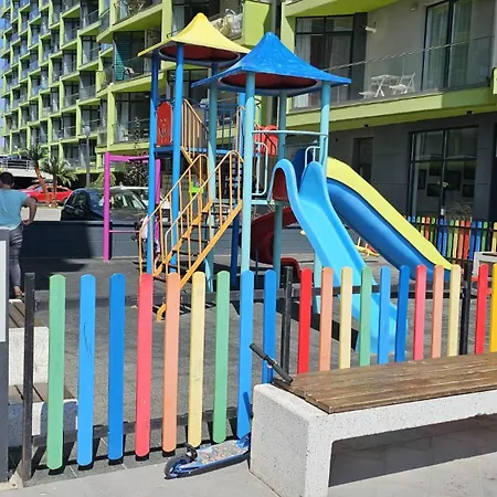 Deluxe Family Studio Beach & Pool Prima Linie La Mare Parking Apartment